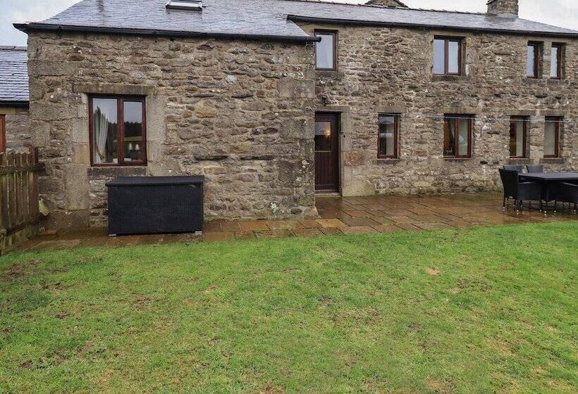 Orcaber Farm Barn
