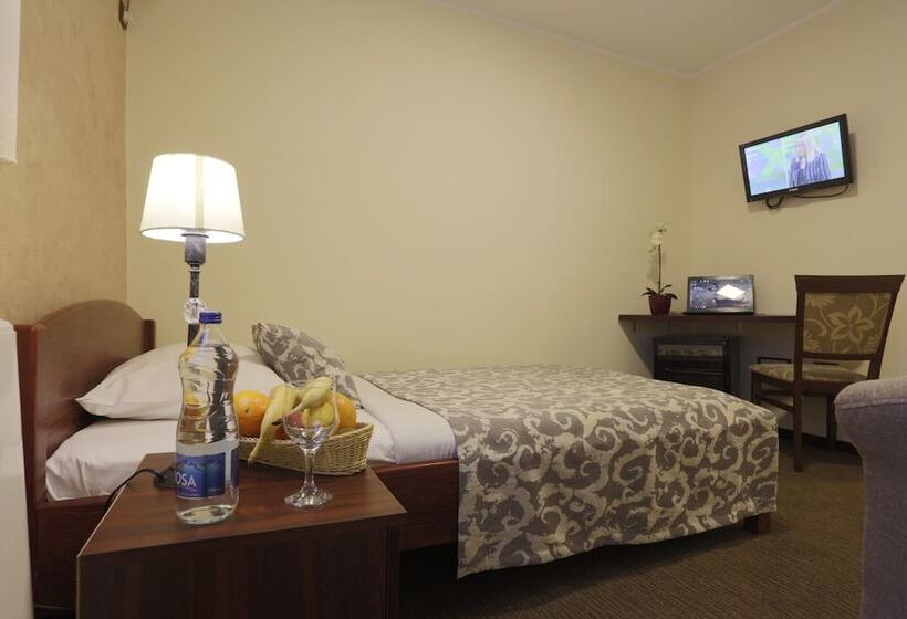 پانسیون Guesthouse Tara