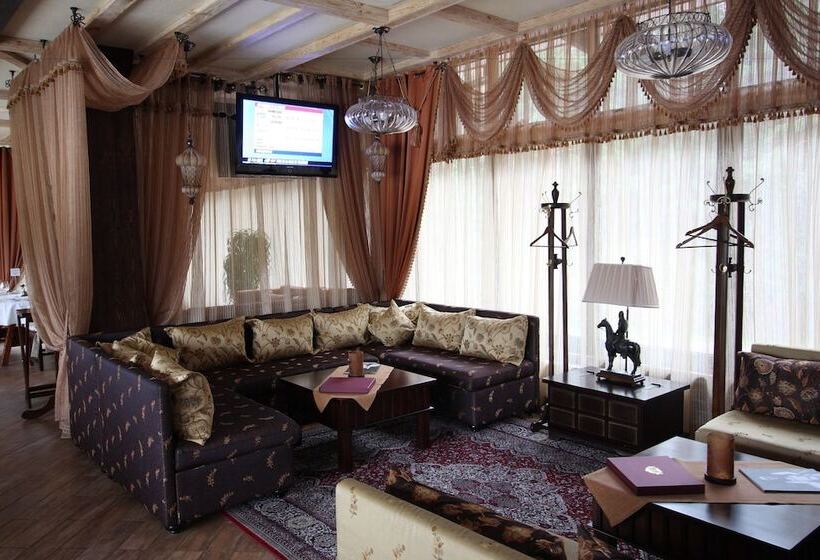 פנסיון Park Hotel Butenko Stable