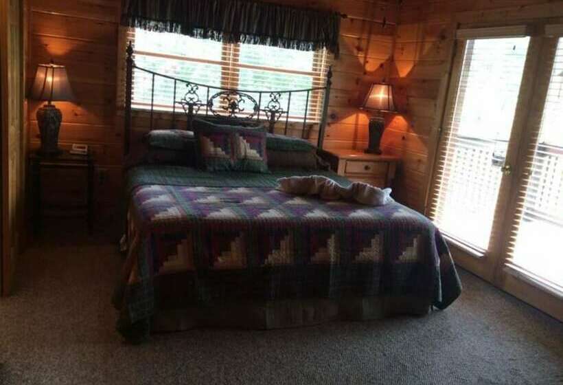 Spacious Party Hut Near Attractions By Redawning