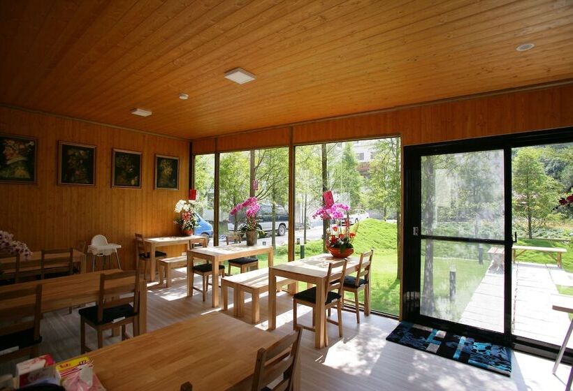 تختخواب و صبحانه Xianel Vacation Chateau