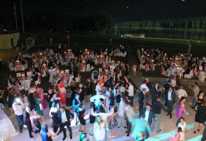 בית מלון כפרי Fenerbahce Topuk Yaylasi Resort & Sport Topuk Yaylası