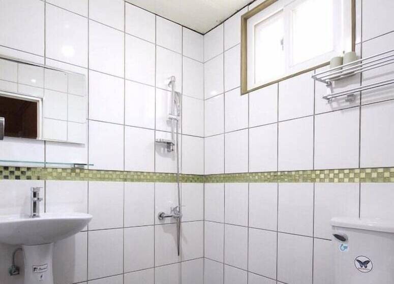 پانسیون Double Lake Villa