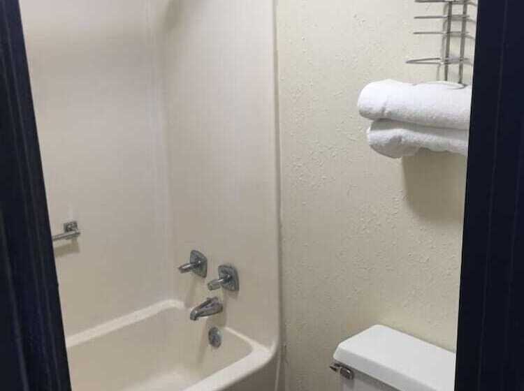 Super 9 Motel