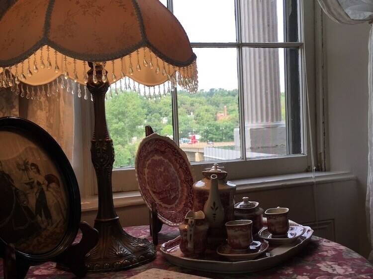 تختخواب و صبحانه Annie Wiggins Guest House