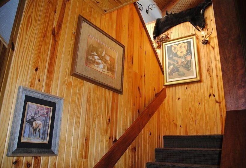 Bed and Breakfast Comstock Premier Lodge Llc