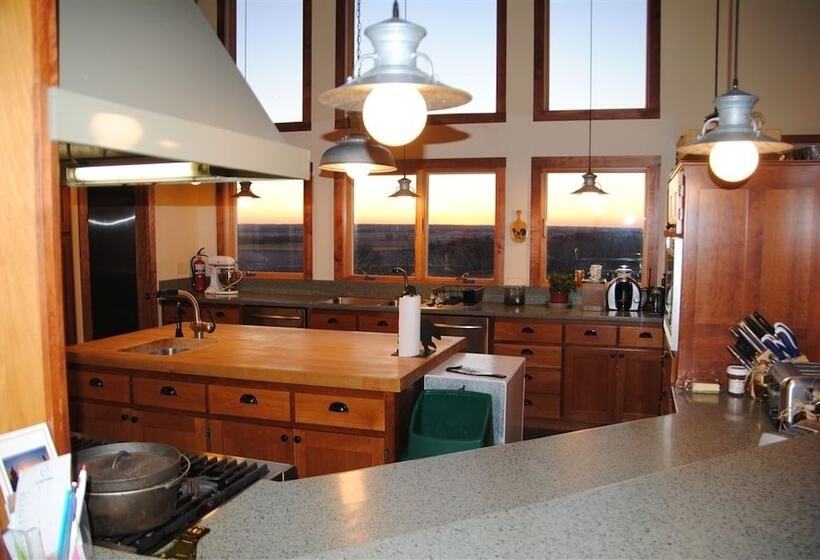 Bed and Breakfast Comstock Premier Lodge Llc