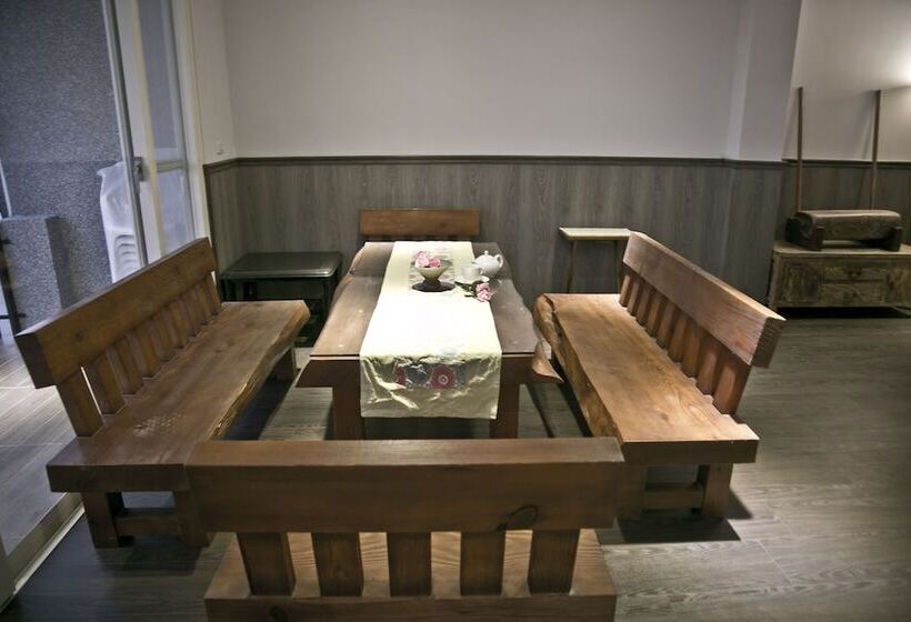 تختخواب و صبحانه Joy Garden