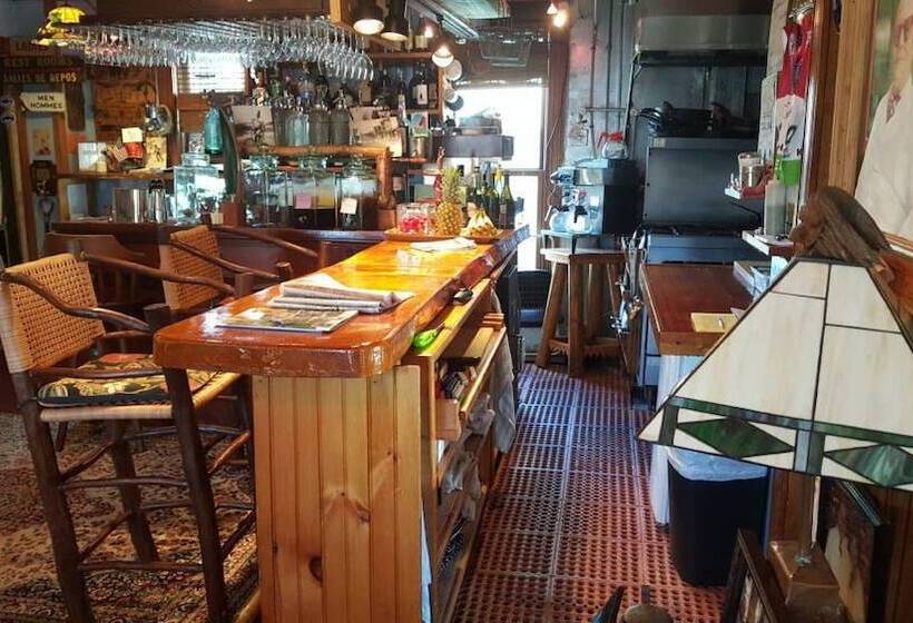 مبيت وإفطار Paradox Lodge & Cedar Lodge