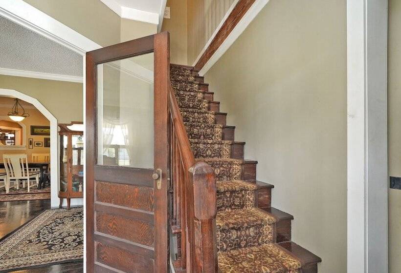 Bed and Breakfast The Wayward Traveler S Inn