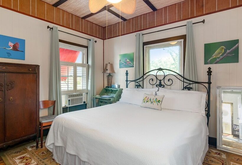 Bed and Breakfast The Wayward Traveler S Inn