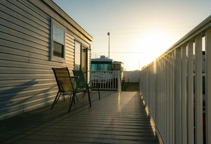 فندق Rainbow Village Of Largo