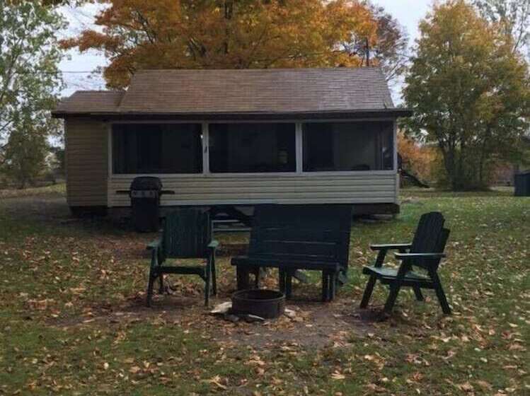 Maple Grove Cottages