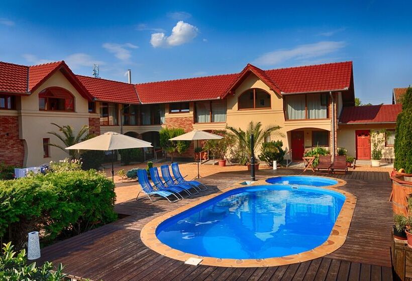 بنسيون Erdei Guesthouse