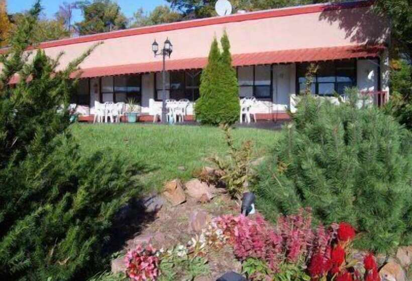 Capricorn Motel Royale Thousand Islands