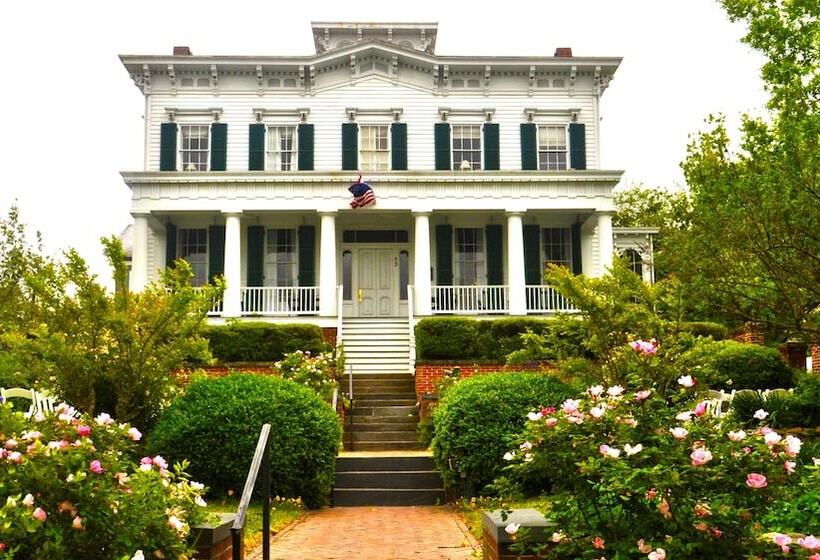 مسافرخانه City Club Of Wilmington