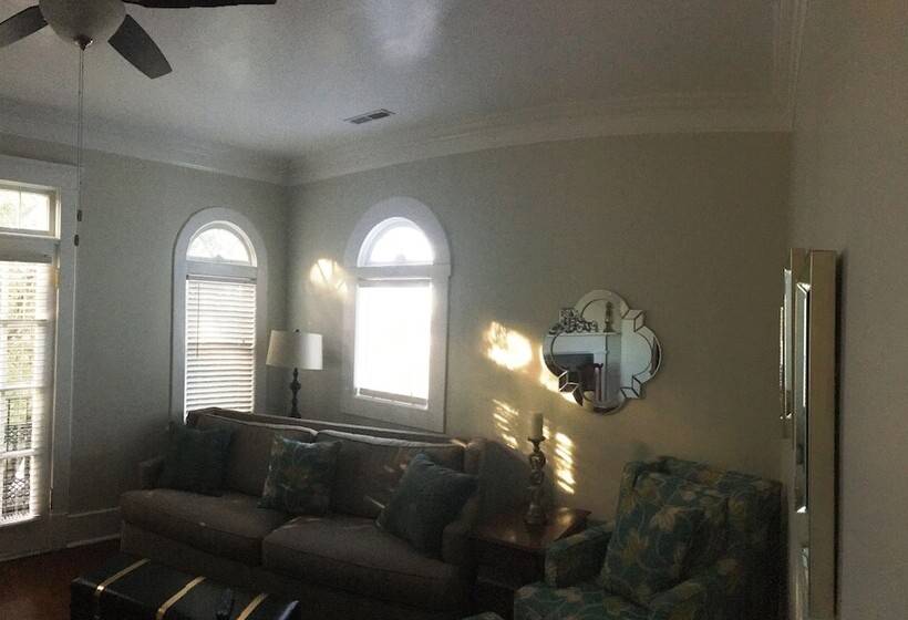 مسافرخانه City Club Of Wilmington