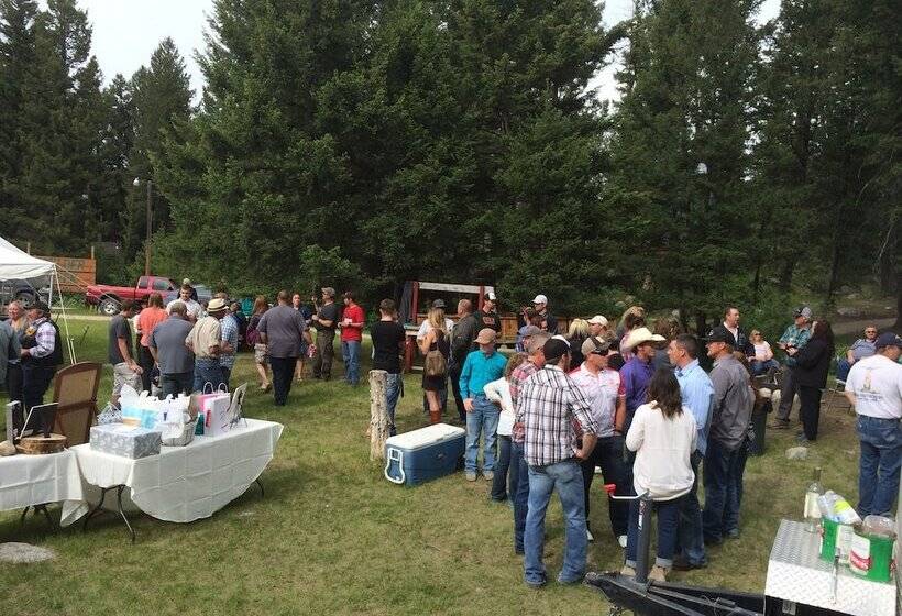 Отель Boulder Creek Lodge   Campsite