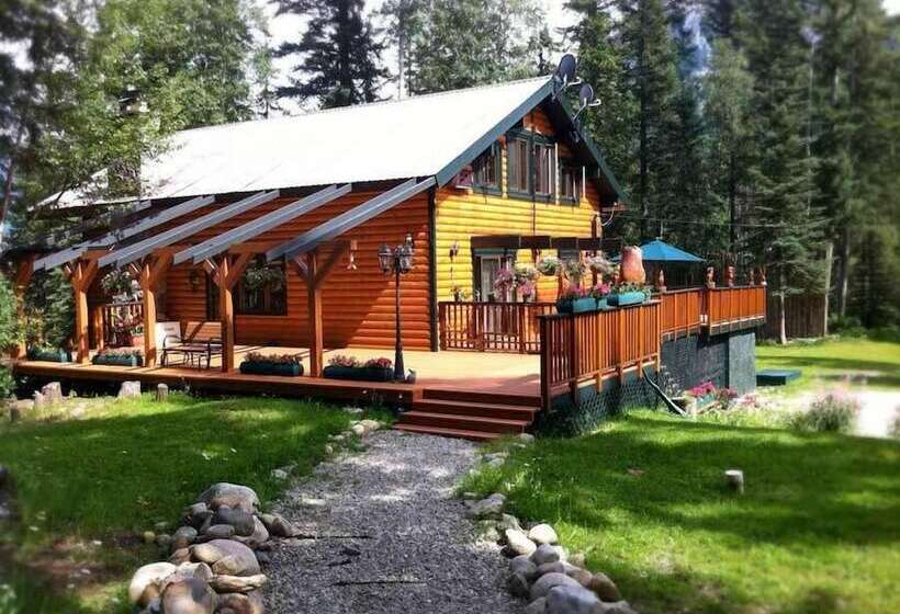 צימר Mount Robson Mountain River Lodge
