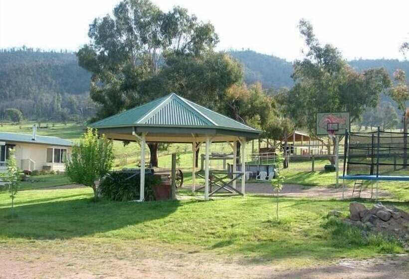 Berner B&b, Halls On Falls Homestead