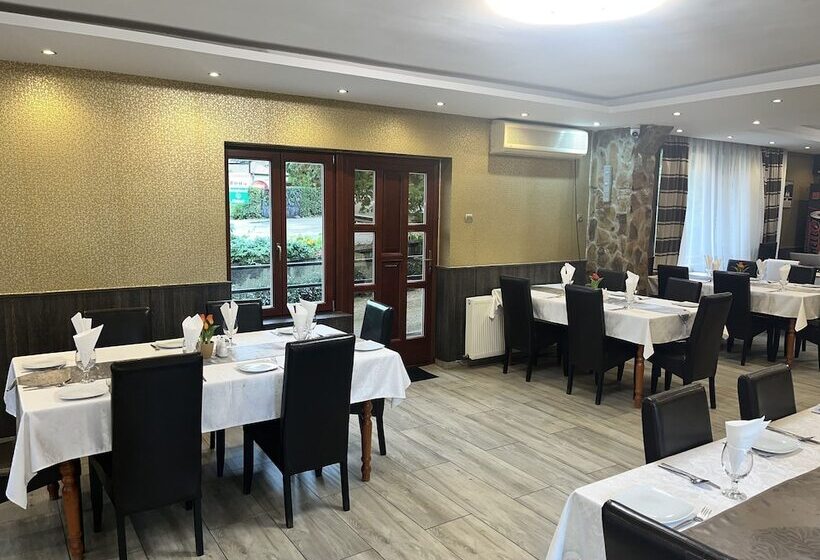 فندق فئة نجمة واحدة Aranyhordó Panzió étterem és Pizzéria