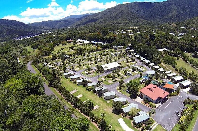 منتجع Cairns Crystal Cascades Holiday Park