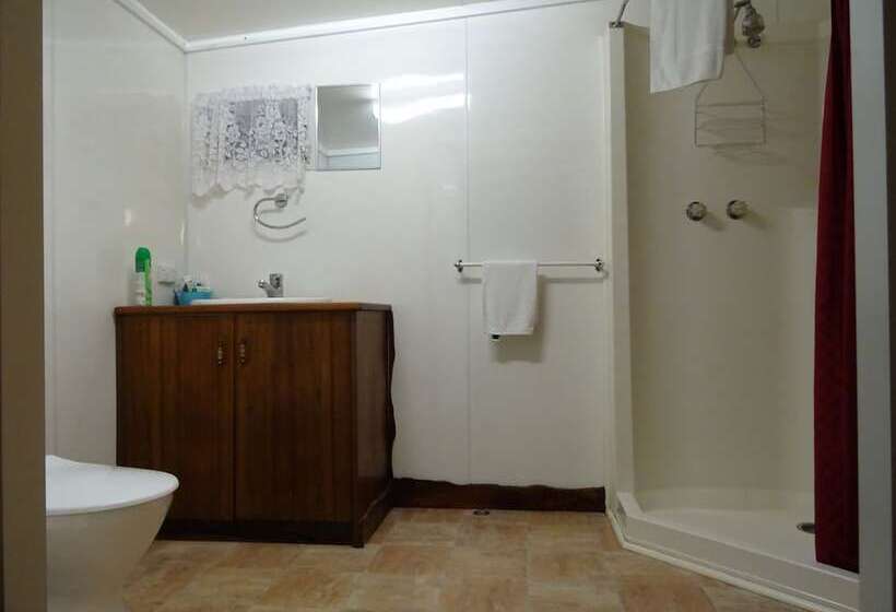 אתר נופש Crayfish Creek Van & Cabin Park