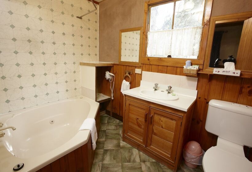 אתר נופש Crayfish Creek Van & Cabin Park