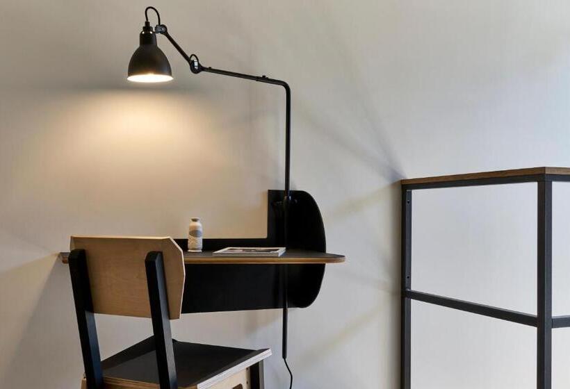 צימר Chateau De La Resle   Design Hotels