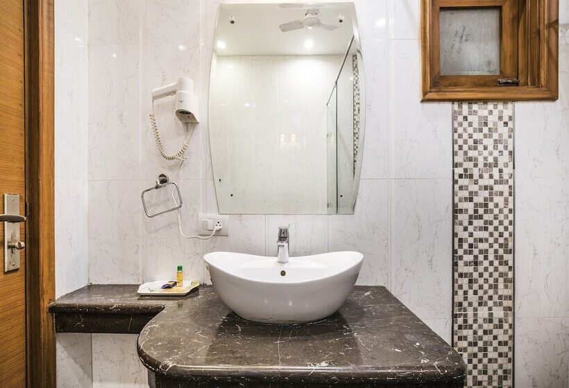 Fabhotel Grd Dlf Square