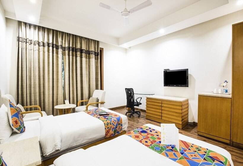 Fabhotel Grd Dlf Square