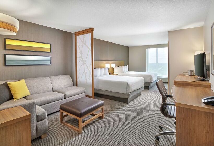 בית מלון כפרי Doubletree By Hilton Edmonton Downtown