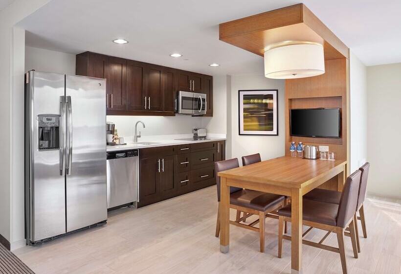 בית מלון כפרי Doubletree By Hilton Edmonton Downtown