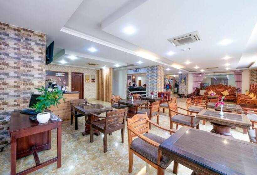 בית מלון כפרי Samnang Laor Phnom Penh