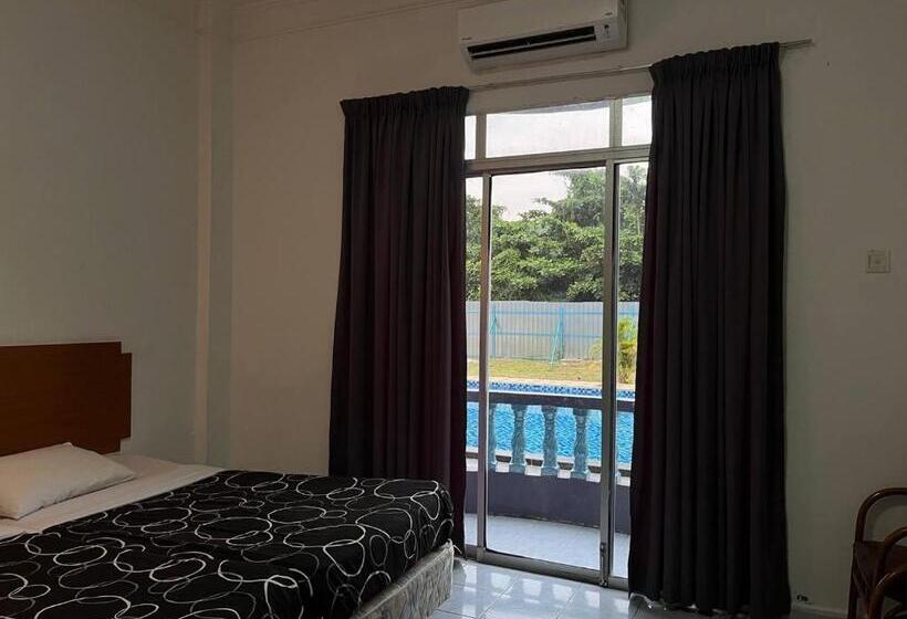 هتل Suria Beach Resort