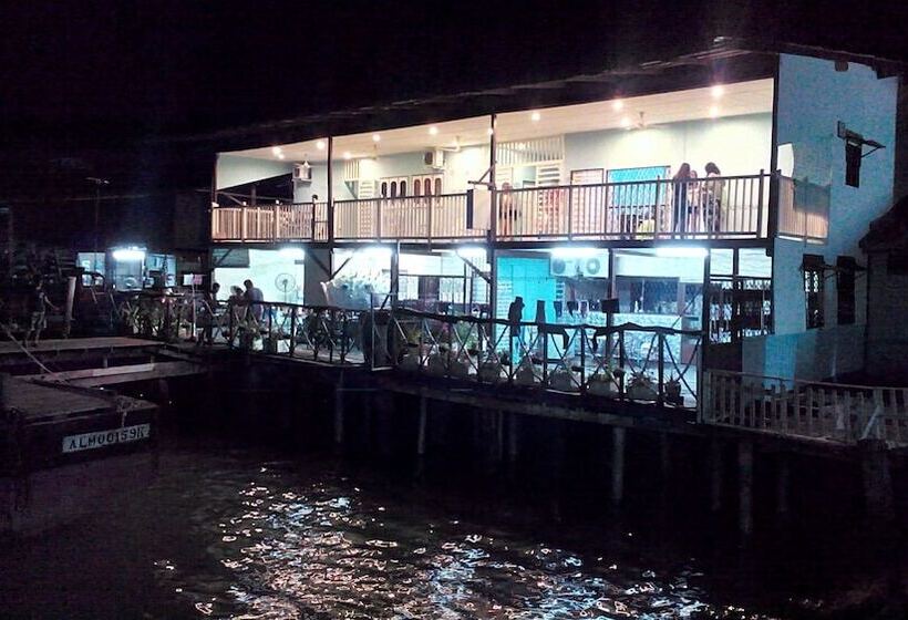 پانسیون Pangkor Fishing Village Guest House