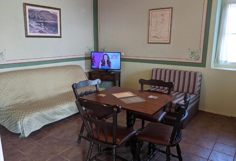 ベッドアンドブレックファースト Gerofotis Traditional Guesthouse Est 1892   Close To Aigio, Akoli, Selianitika