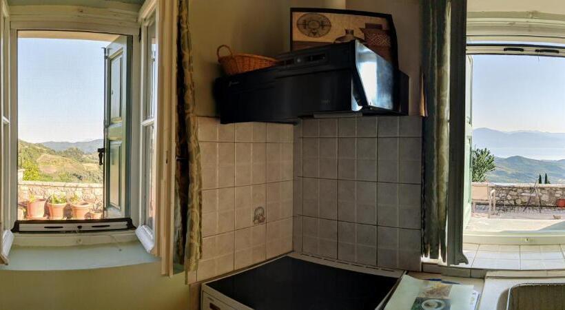 ベッドアンドブレックファースト Gerofotis Traditional Guesthouse Est 1892   Close To Aigio, Akoli, Selianitika