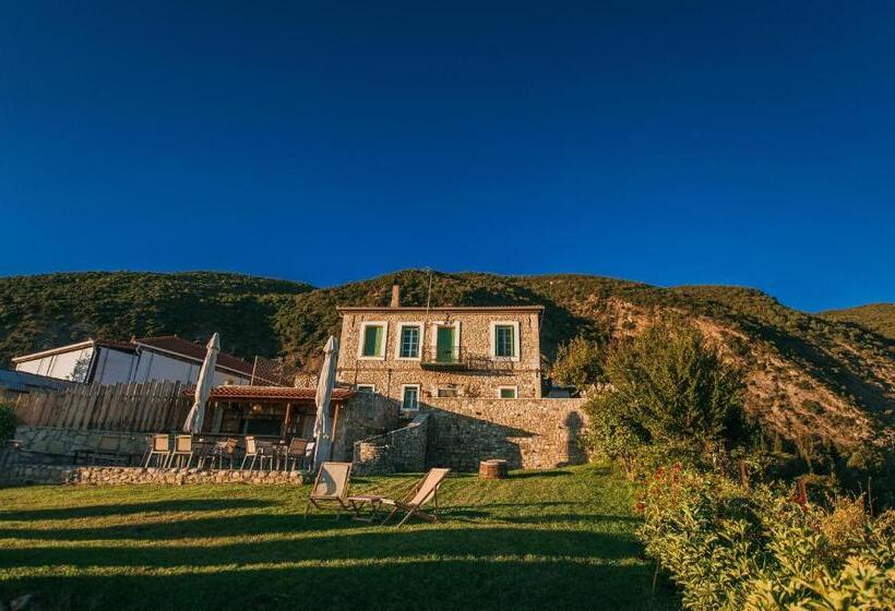 ベッドアンドブレックファースト Gerofotis Traditional Guesthouse Est 1892   Close To Aigio, Akoli, Selianitika