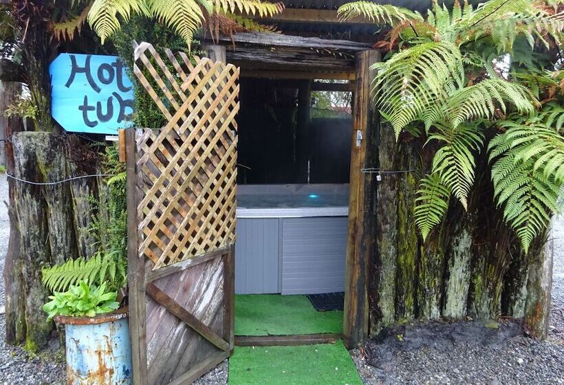 Glow Worm Accommodation   Hostel