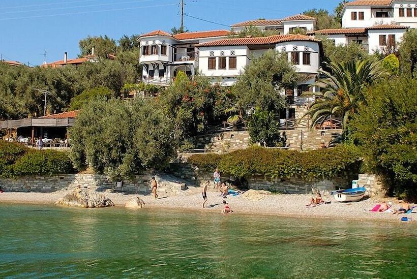 בית מלון כפרי Diplomats Holidays