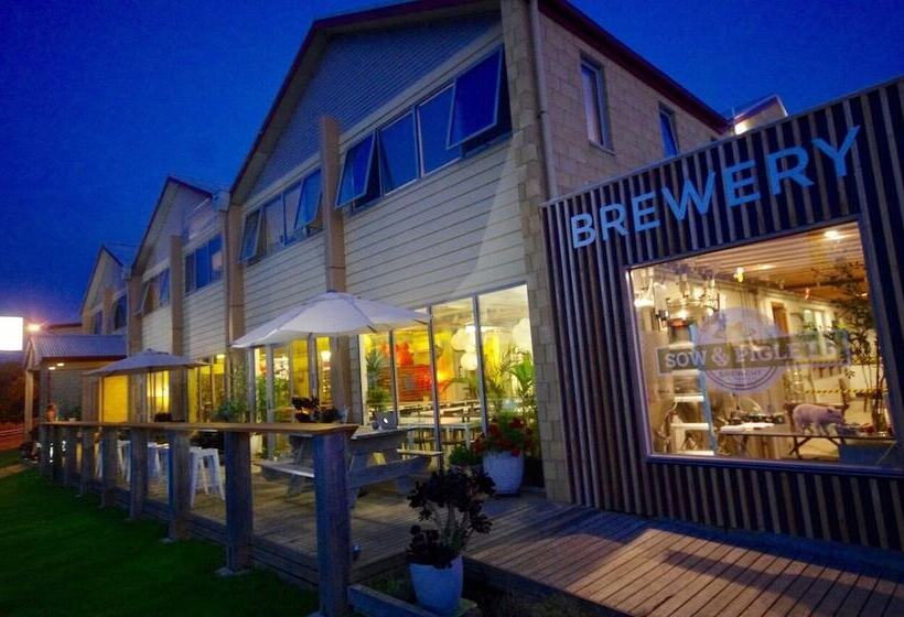 Общежитие Sow And Piglets Guesthouse
