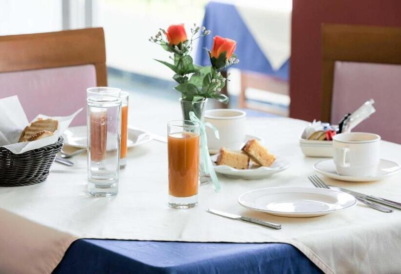 Amfitriti Hotel & Studios