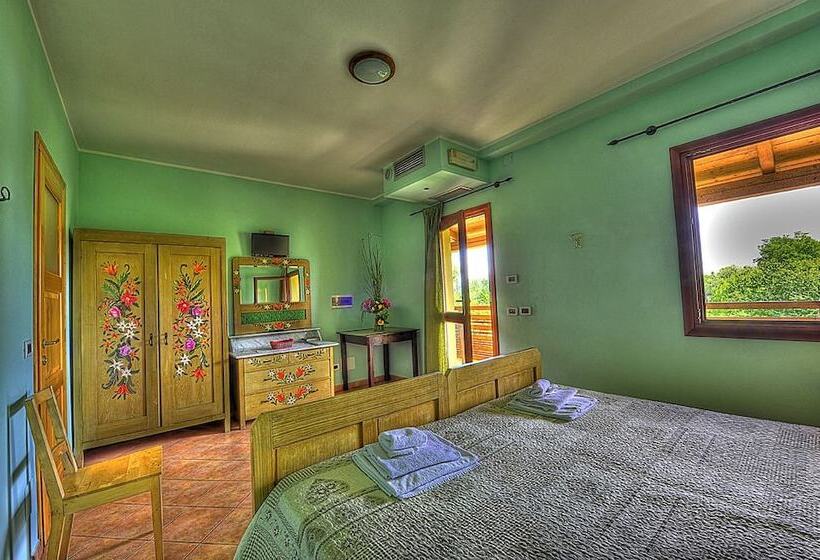 Отель Agriturismo Ai Due Laghi