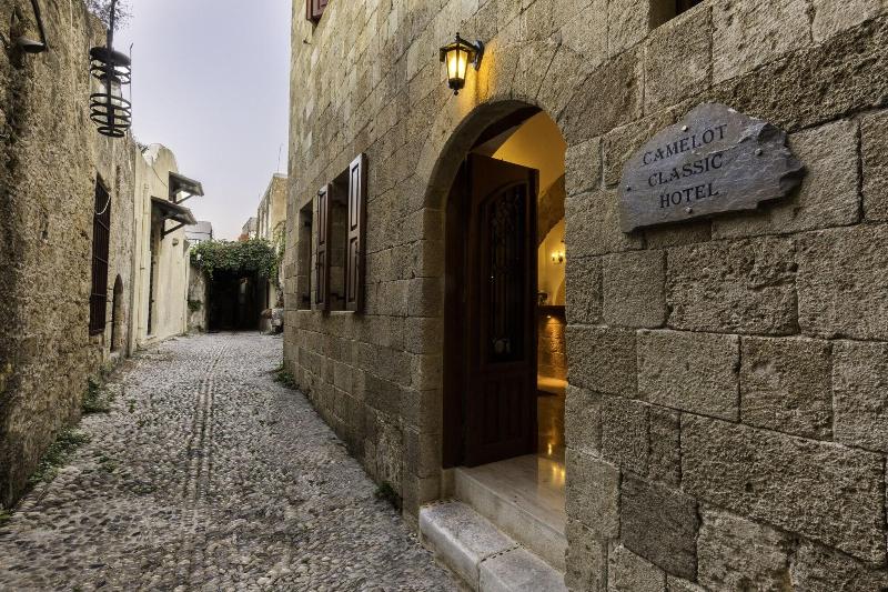 בית מלון כפרי Camelot Traditional & Classic