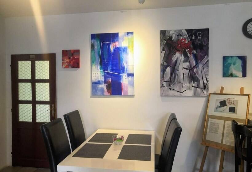 ホテル Penzion A Restaurace Na Jízdárně