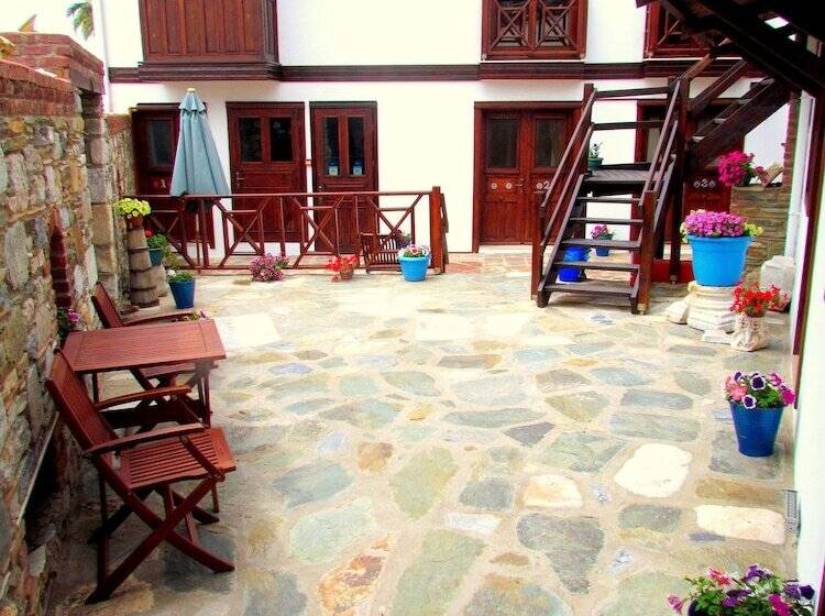 پانسیون Amazon Petite Palace