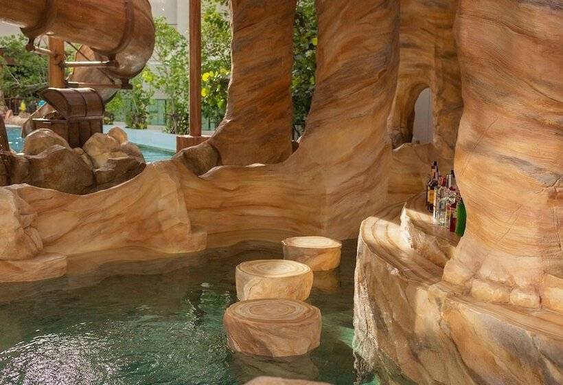 هتل Phuket Emerald Beach Resort