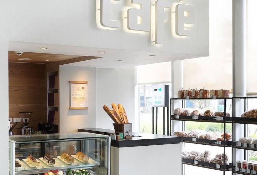 هتل The Place Tainan