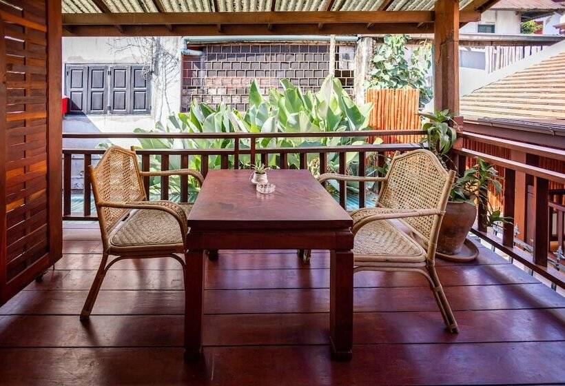 پانسیون Villa Khili Namkhan